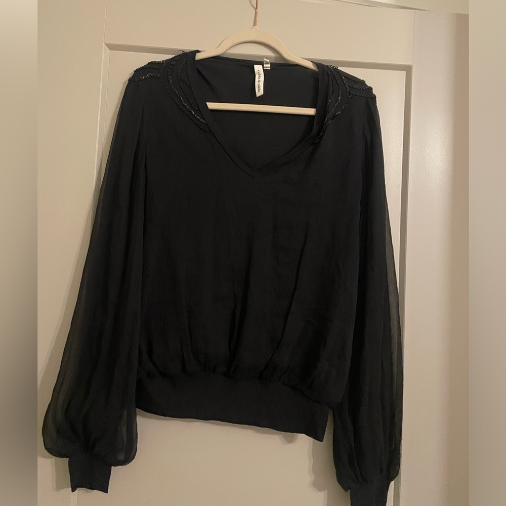 Robbi & Nikki black blouse size M